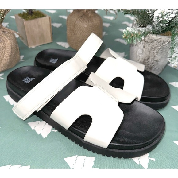 Wild Fable slide sandals in white - Picture 4 of 6